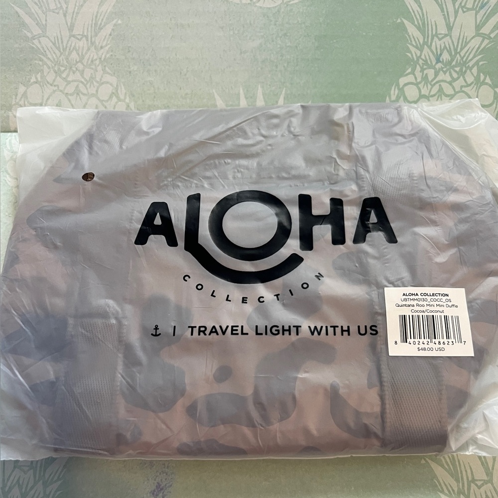 *SOLD* BNWT Aloha Collection Mini Duffle Crossbody🌺 - Picture 3 of 5